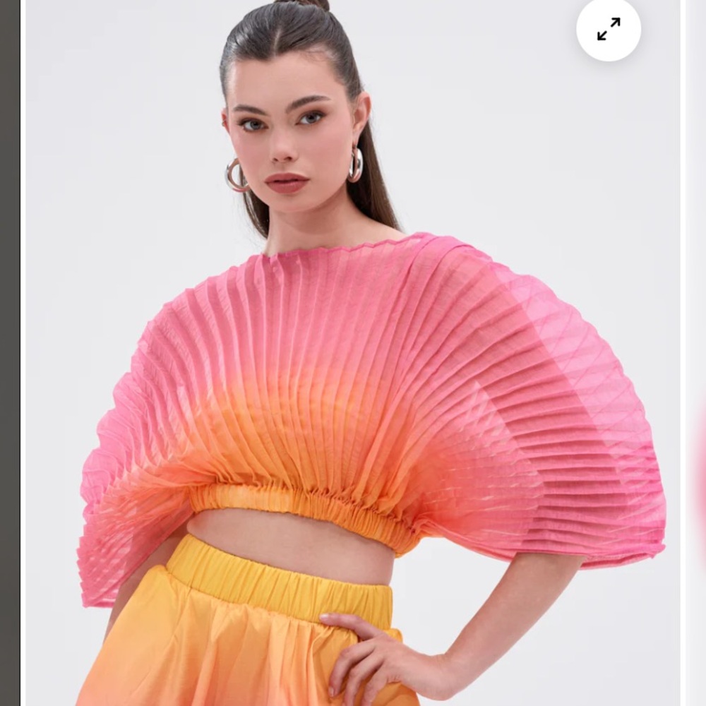 Accordion 🪗 Sorbee Top Brand New with tube top to match  Sizes S, M, L, Xl